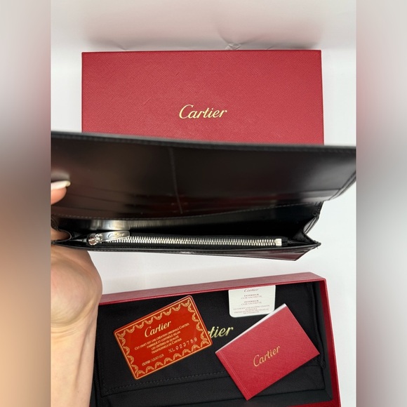 * SOLD SOMEWHERE ELSE* 
CARTIER 2C LOGO SANTOS BIFOLD LONG WALLET - Picture 6 of 8